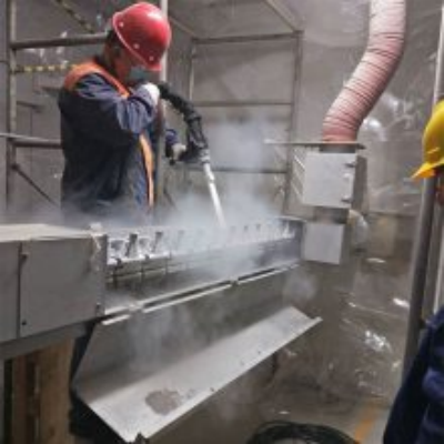 Dry ice cleaning meltblown cloth mold